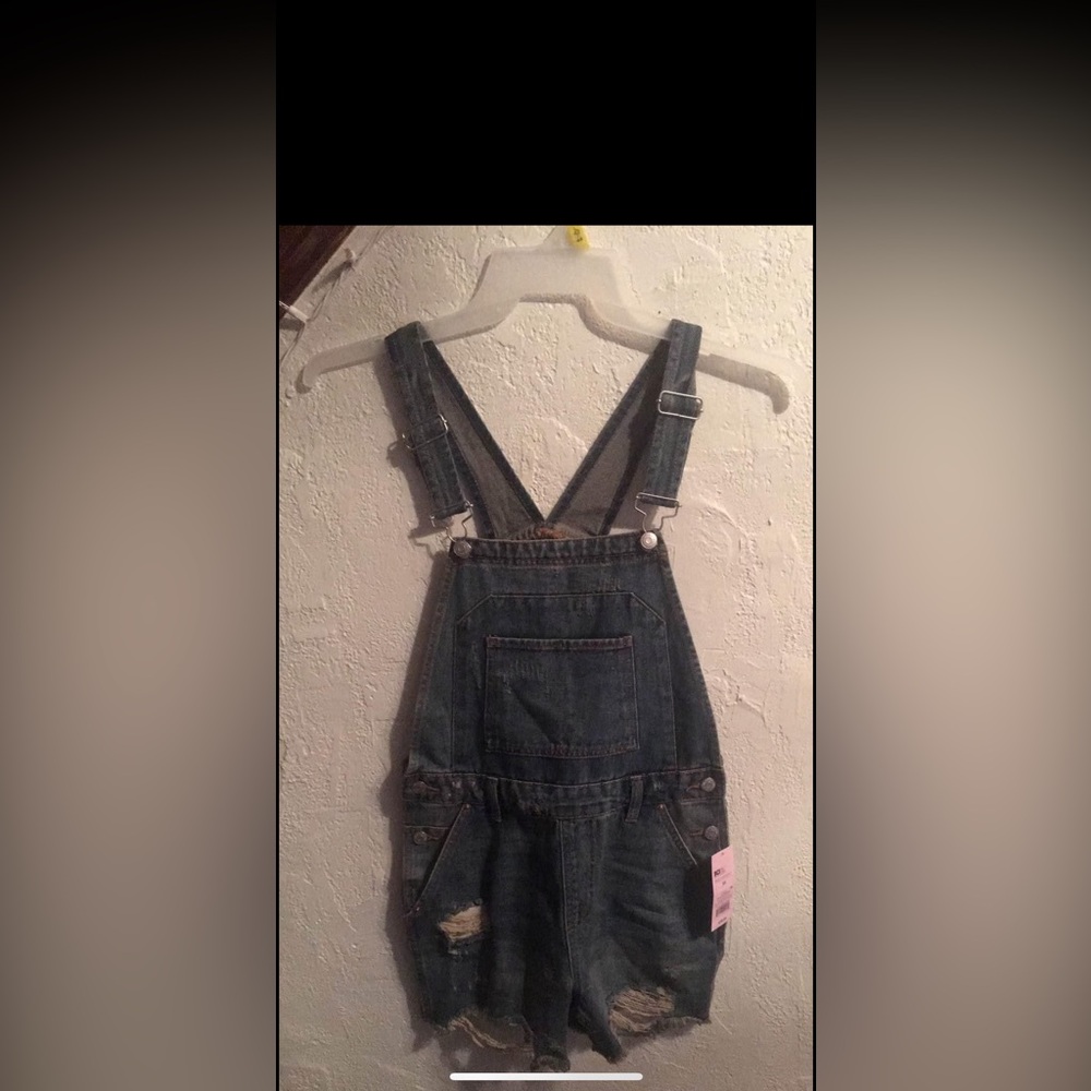 Women’s Overall Shorts new with tags size XS will fit a small!